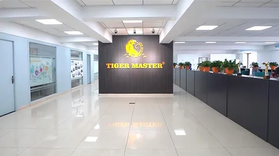 Black Anti Puncture Steel Toe Safety Sneaker for Men Work Indestructible